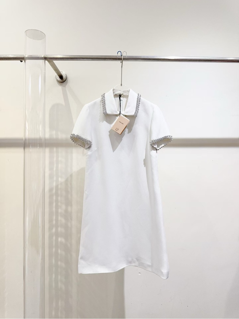 🚩steal Miu Miu White Short-Sleeve Shift Dress with Silver Trim
